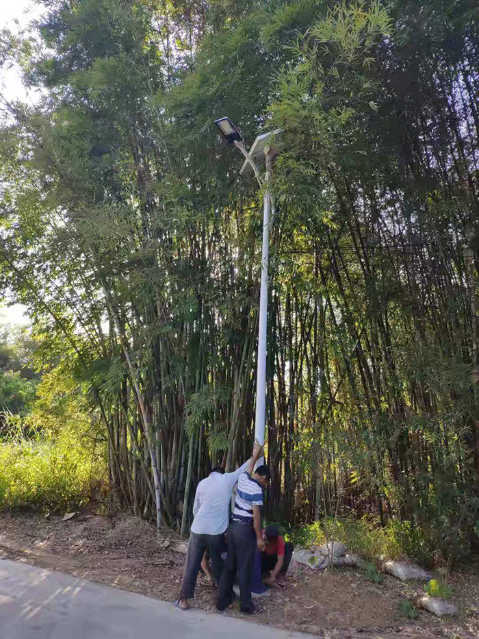 太阳能LED路灯 太阳能路灯价格便宜 j9九游会真人游戏第一品牌太阳能路灯厂家